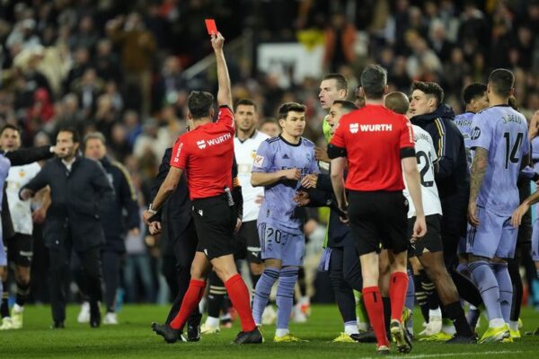 Real Madrid Di Curangi Wasit ?