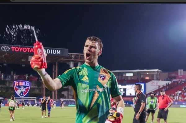 Maarten Paes Sabet Penghargaan Save of the Year MLS 2024