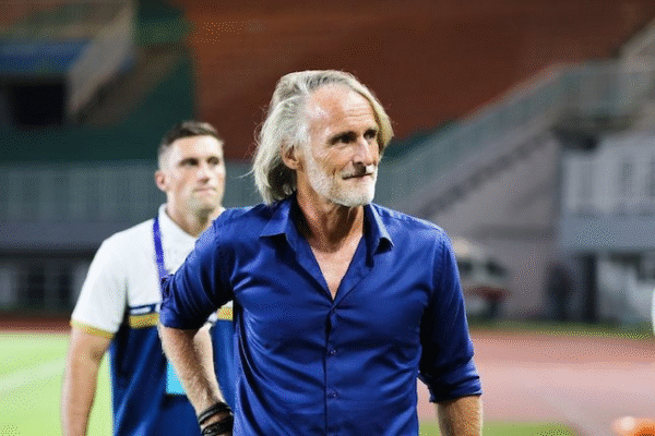 Jan Olde Riekerink Memuji Mental Dewa United Setelah Imbangi Persib Bandung