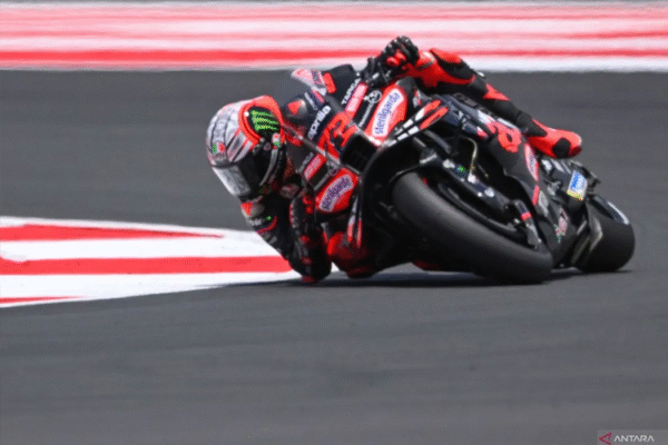 Marco Bezzecchi Menangi Sprint Race MotoGP Mandalika 2025 Setelah Kalahkan Fermin Aldeguer di Lap Penutup