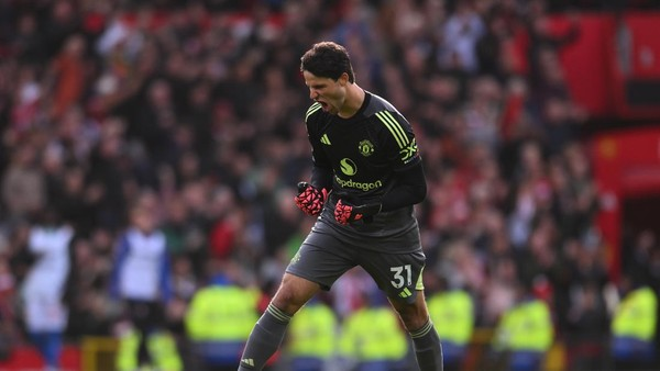 Peter Schmeichel Sampaikan Pujian untuk Senne Lammens, Singgung Masalah MU di Bawah Miter!